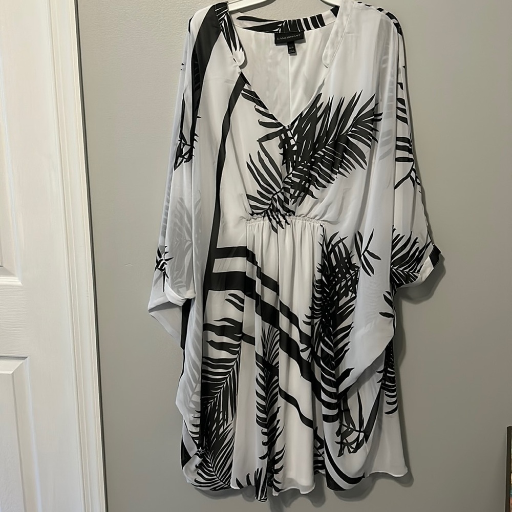 Beautiful white and black dress worn once